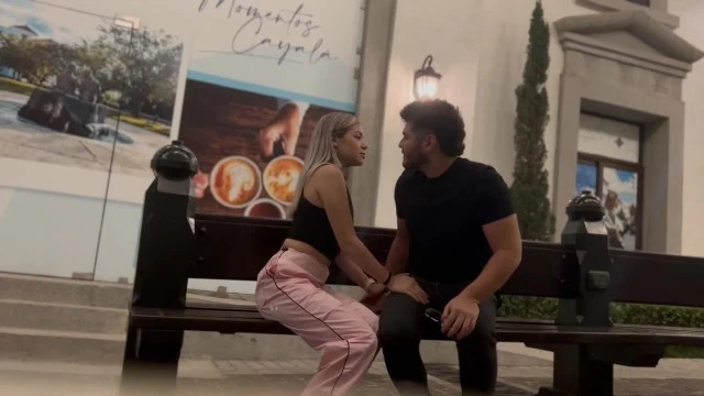 Un étranger rencontre un touriste sexy 🥵