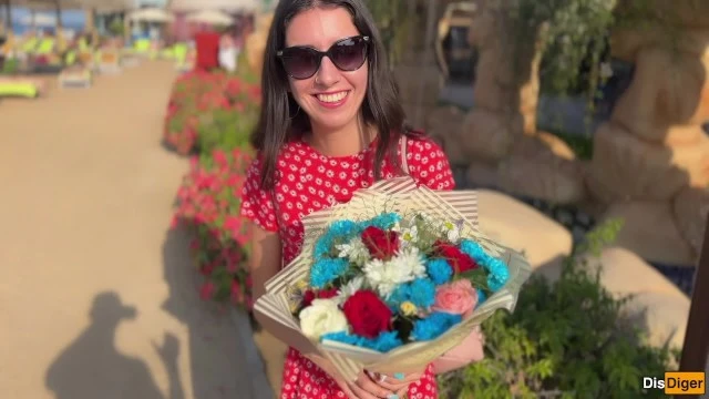 J'ai lu des poèmes et offert des fleurs - Et tu es une beauté, sucons-moi !