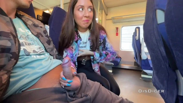 Une inconnue s'est branlée et m'a sucé dans le train en public