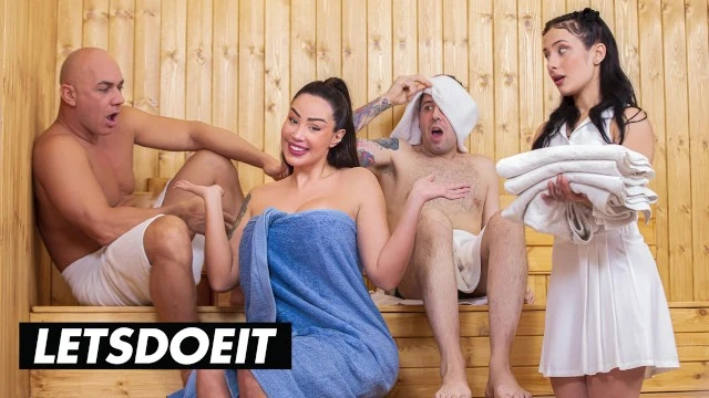 Salope infidèle baisée dans un sauna. 