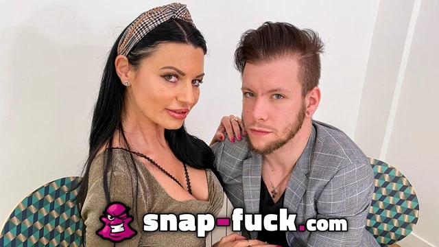 Fuckboy convainc une MILF française de baiser : ANIA KINSKI - SNAP-FUCK