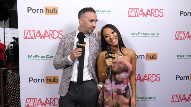 Pornhub sur le tapis rouge avec Asa Akira et Keiran Lee