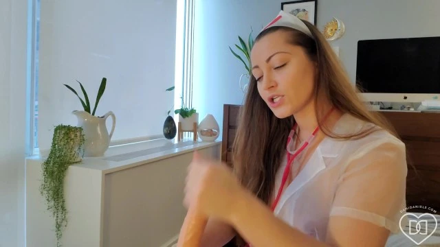 Dani Daniels vous soigne de retour à la santé JOI