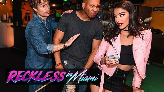 RecklessInMiami - Emily Willis prend les bites de Michael Vegas et Ricky Johnson