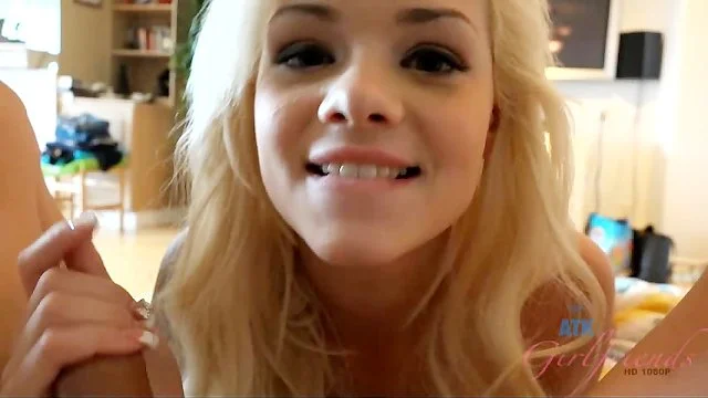 Pipe, branlette, footjob d'Elsa Jean