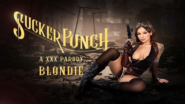 La plantureuse April Olsen dans le rôle de SUCKER PUNCH BLONDIE vous veut du porno VR très profond