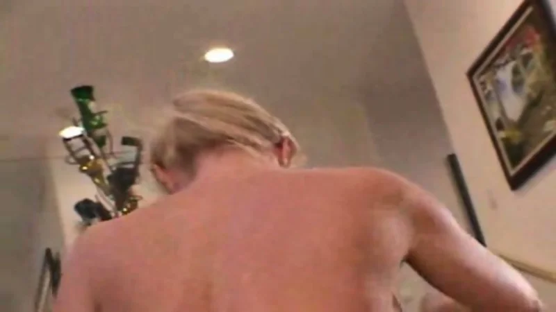 MILF en chaleur baise à Rome - Partie 4